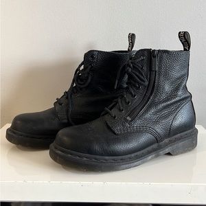 Dr. Martens Pascal zip sz 8 — barely worn